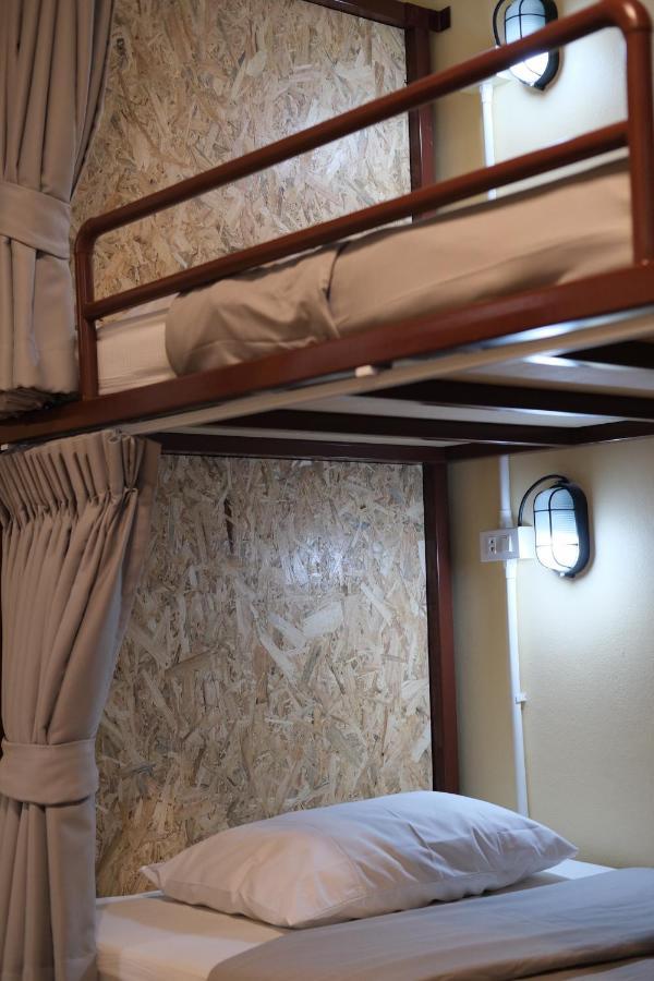 @Home Hostel Wua Lai チエンマイ エクステリア 写真